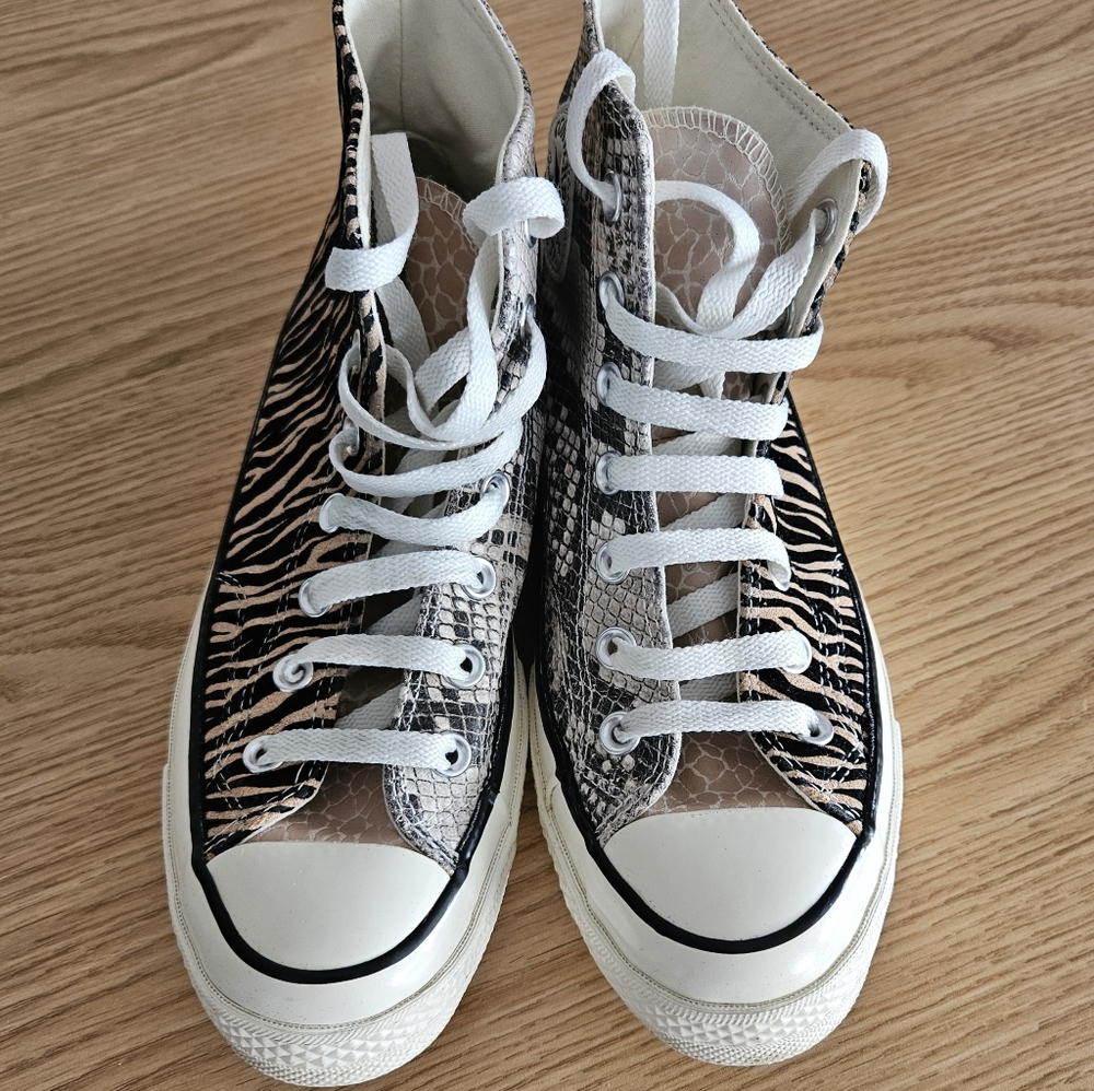 Converse - Picture 3 of 10